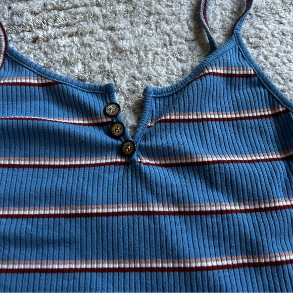 ROMWE Blue Ribbed Sleeveless Crop Tank Top - Picture 3 of 5